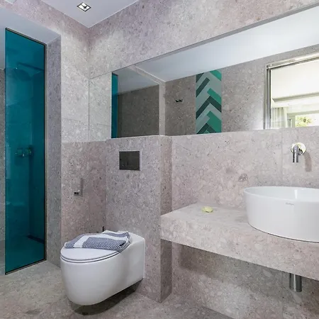 The Elegant Otel Potos