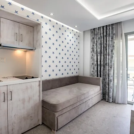 The Elegant بوتوس
